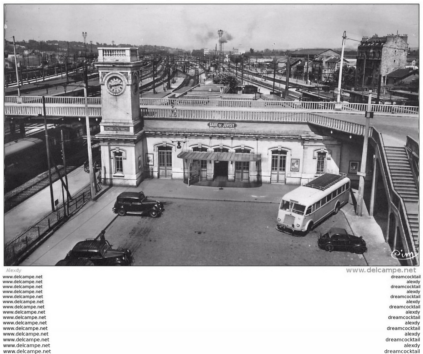 Photo Cpsm Cpm 91 JUVISY-SUR-ORGE. La Gare Autocar Et Voitures Anciens - Juvisy-sur-Orge