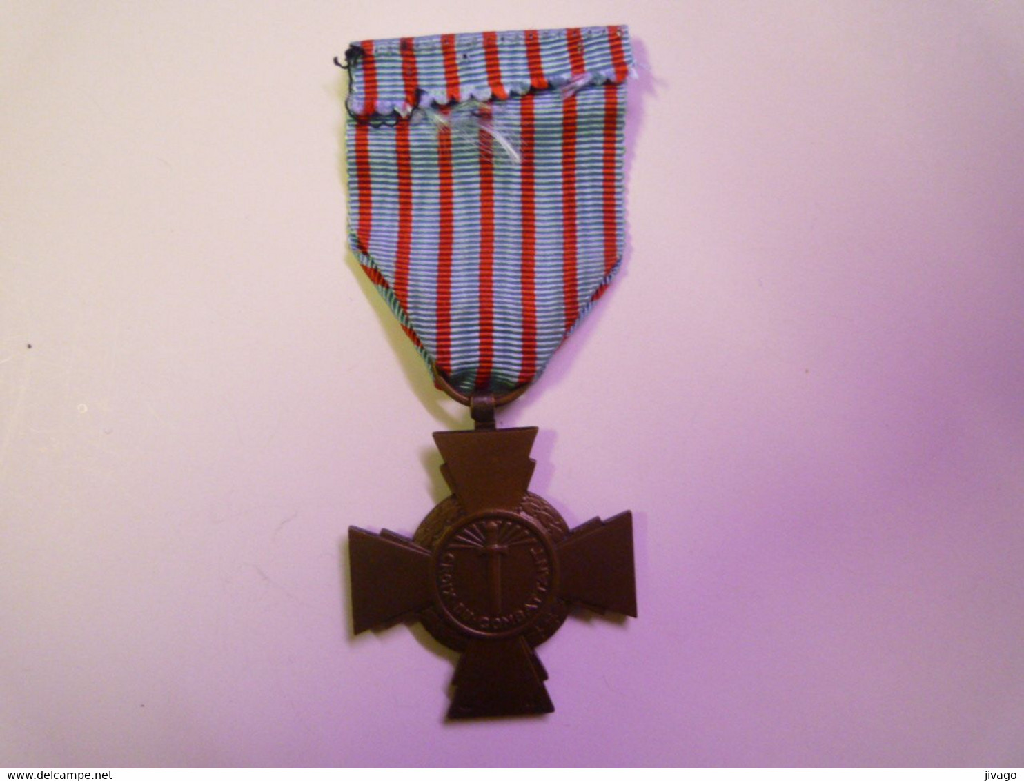 2021 - 981  Médaille  " CROIX Du COMBATTANT "   XXX - Francia