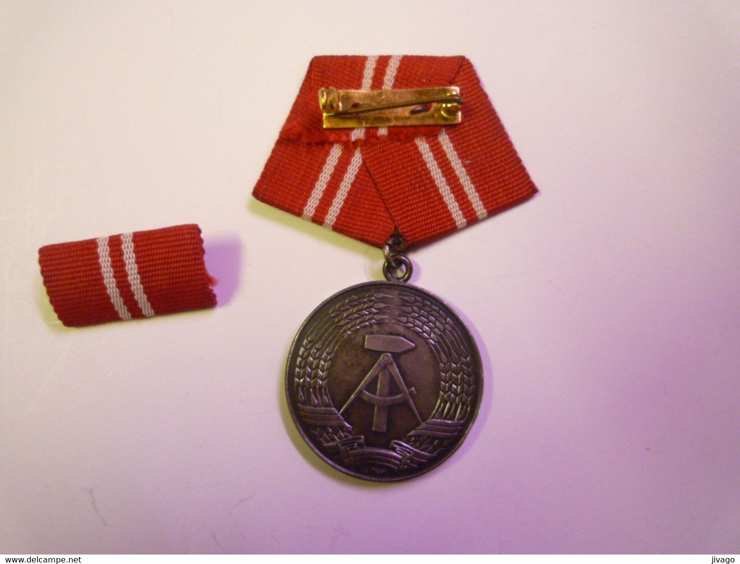 2021 - 985  Médaille  ALLEMANDE  " FÜR TREUE DIENSTE "   XXX - Alemania