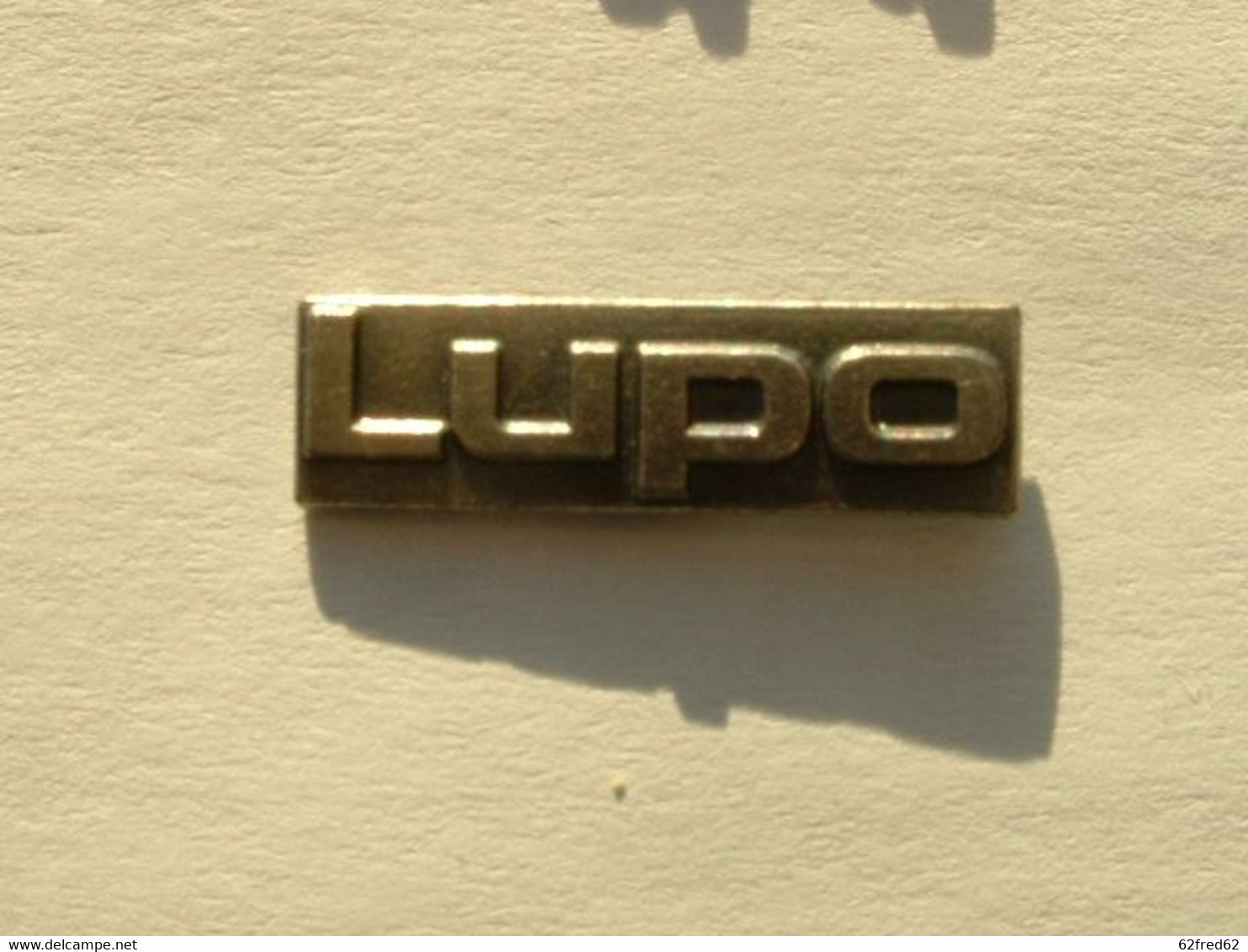 PIN'S VOLKSWAGEN LUPO - LOGO - Volkswagen