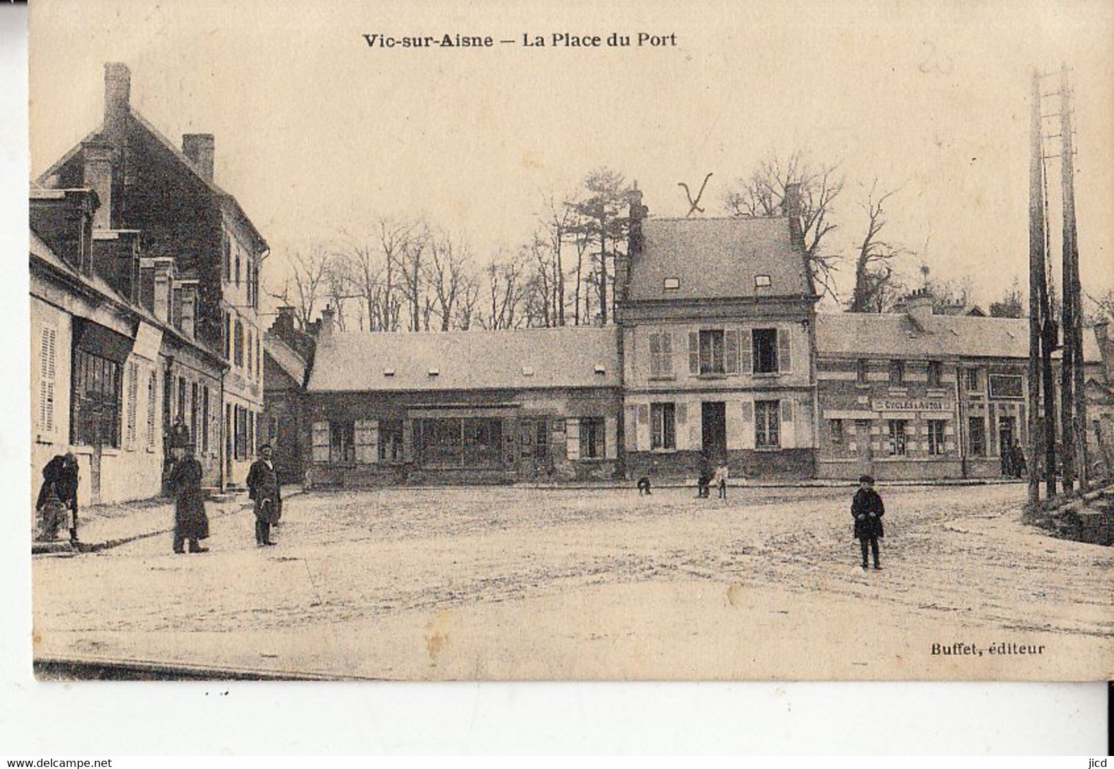 02- Vic Sur Aisne La Place Du Port - Vic Sur Aisne