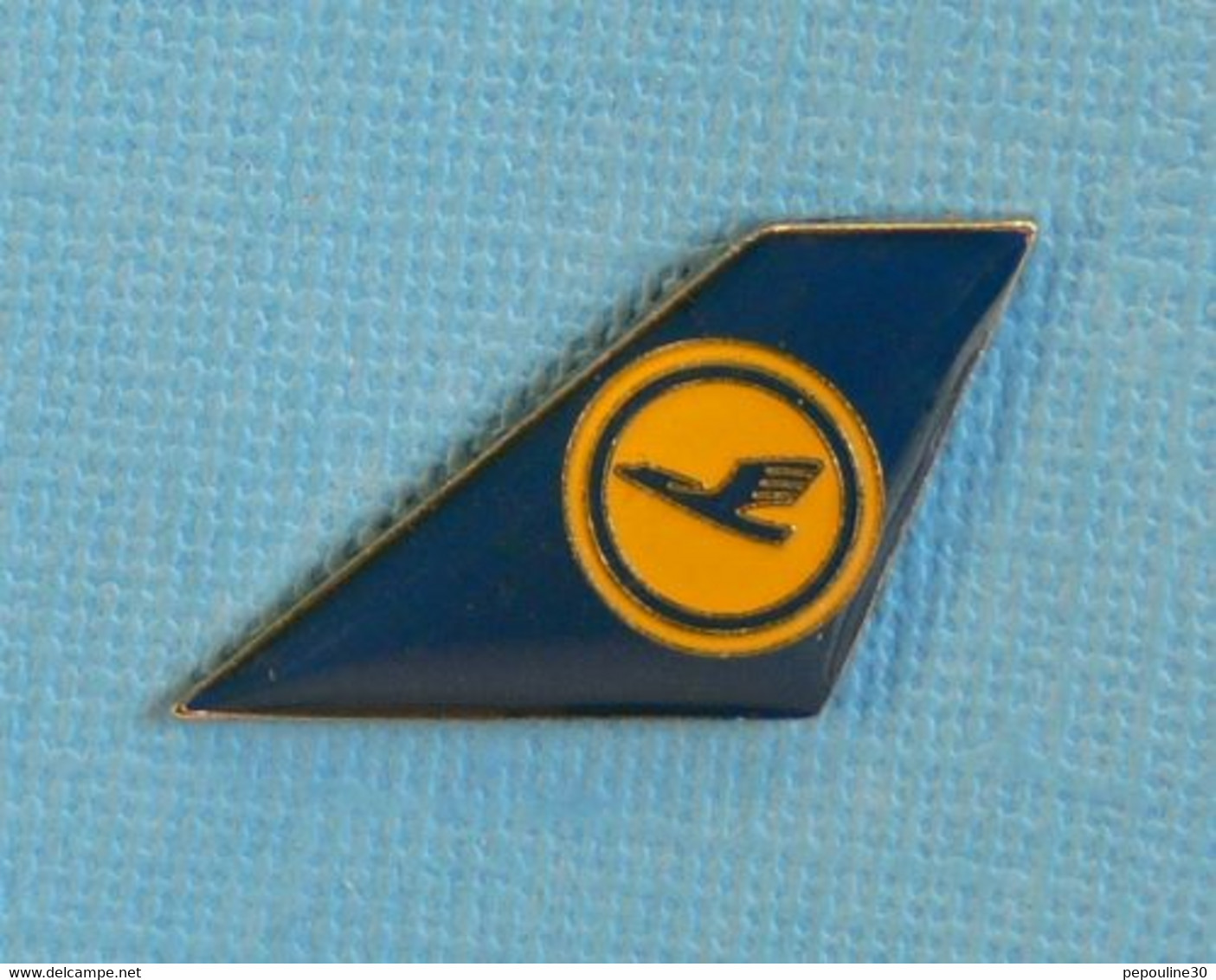 1 PIN'S //  ** DÉRIVE D'AVION DE LA LUFTHANSA / COMPAGNIE AÉRIENNE PRIVÉE ALLEMANDE ** . (WST BASEL) - Avions