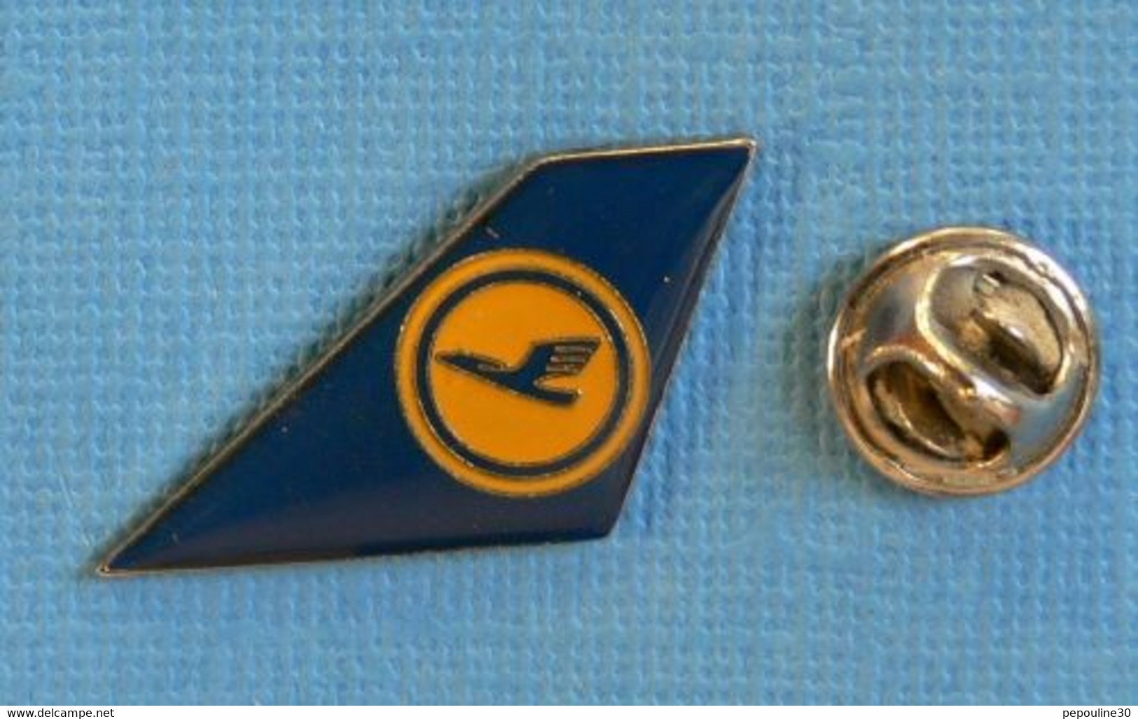 1 PIN'S //  ** DÉRIVE D'AVION DE LA LUFTHANSA / COMPAGNIE AÉRIENNE PRIVÉE ALLEMANDE ** . (WST BASEL) - Avions