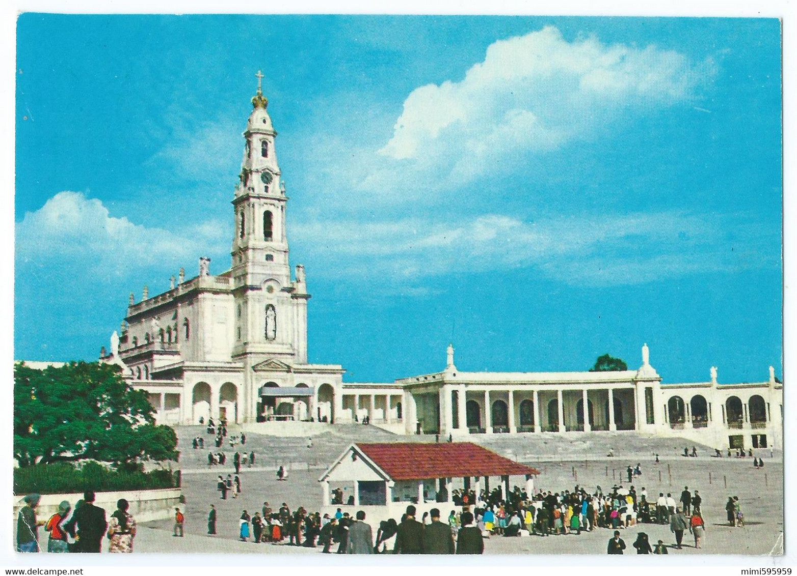 FATIMA (Portugal) - Sanctuaire / Santuârio - Place, Façade, Statues... - Animée - Circulée 1980 -Scan Recto-verso - Santarem