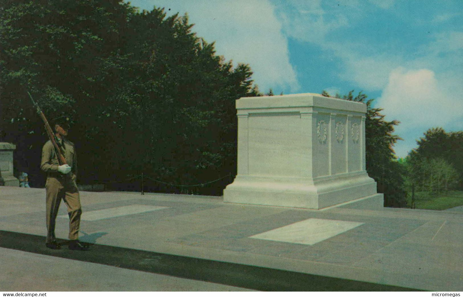 ARLINGTON - Tomb Of The Unknown Soldiers - Arlington