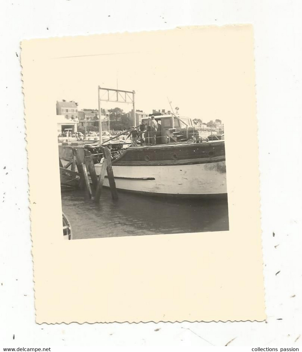 Photographie, 95 X 80 Mm , Bateau , Départ Du Bac Pour SAINT NAZAIRE ,1957 - Barcos