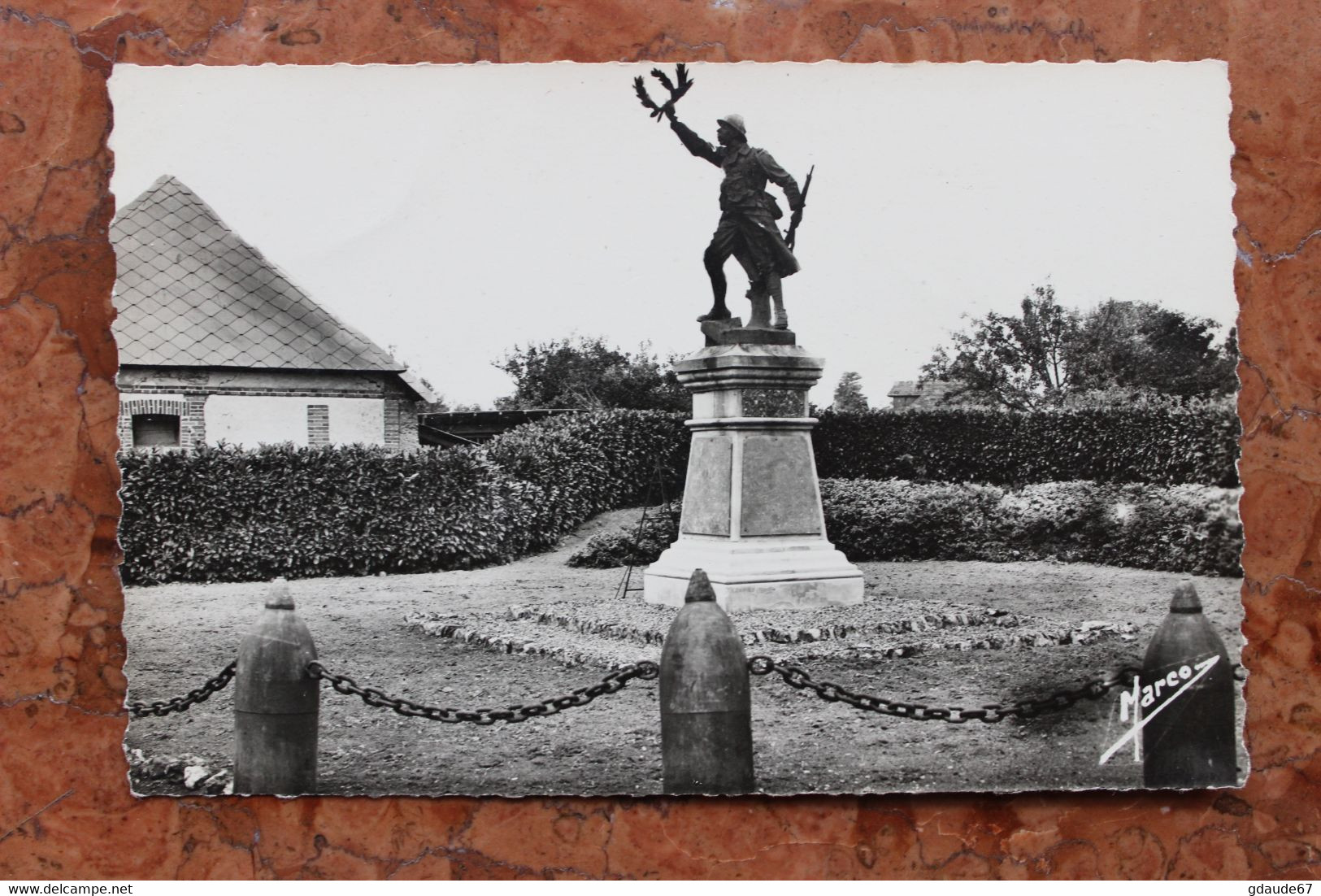 BEAUMESNIL (27) - LE MONUMENT AUX MORTS - Beaumesnil