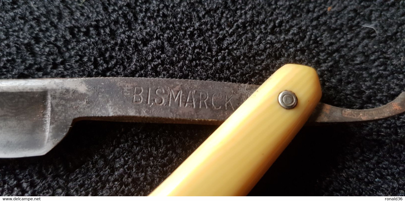 Ancien RASOIR Coupe Chou BISMARCK GES GESCHUTZT Lame Gravée  FUR DEN STRAKSTEN BART De 15 Mm Couteau Marqué SOLINGEN 512 - Accessoires