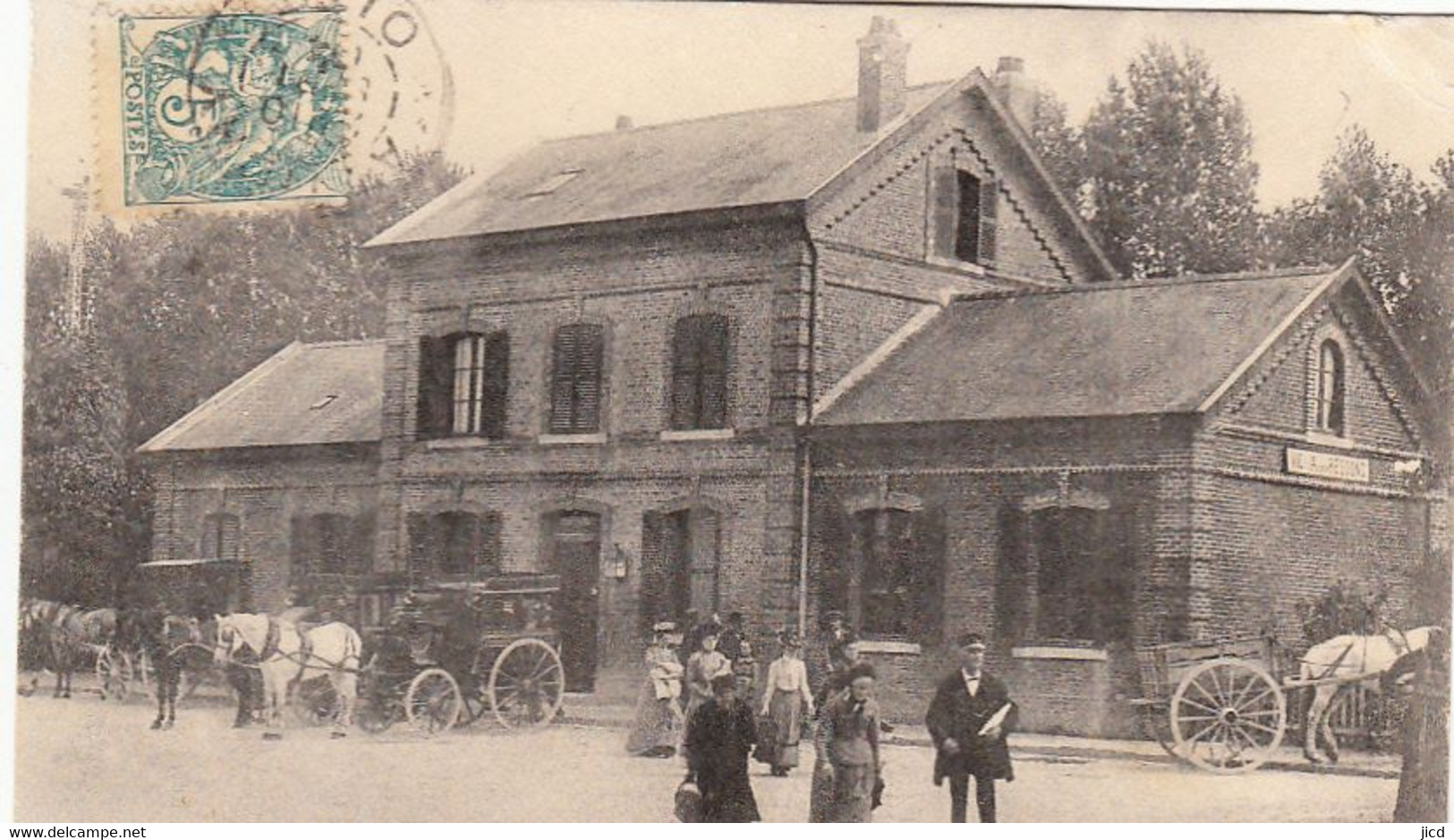 02- Vic Sur Aisne La Gare  Avec Attelage - Vic Sur Aisne