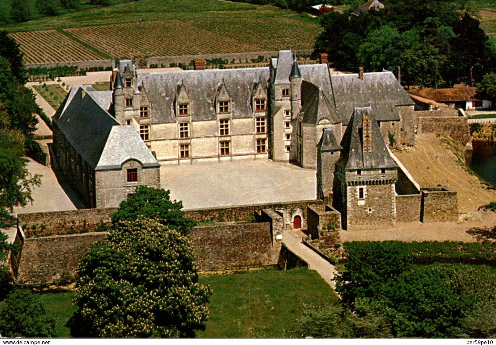 44 CHATEAU DE GOULAINE COUR D'HONNEUR - Haute-Goulaine