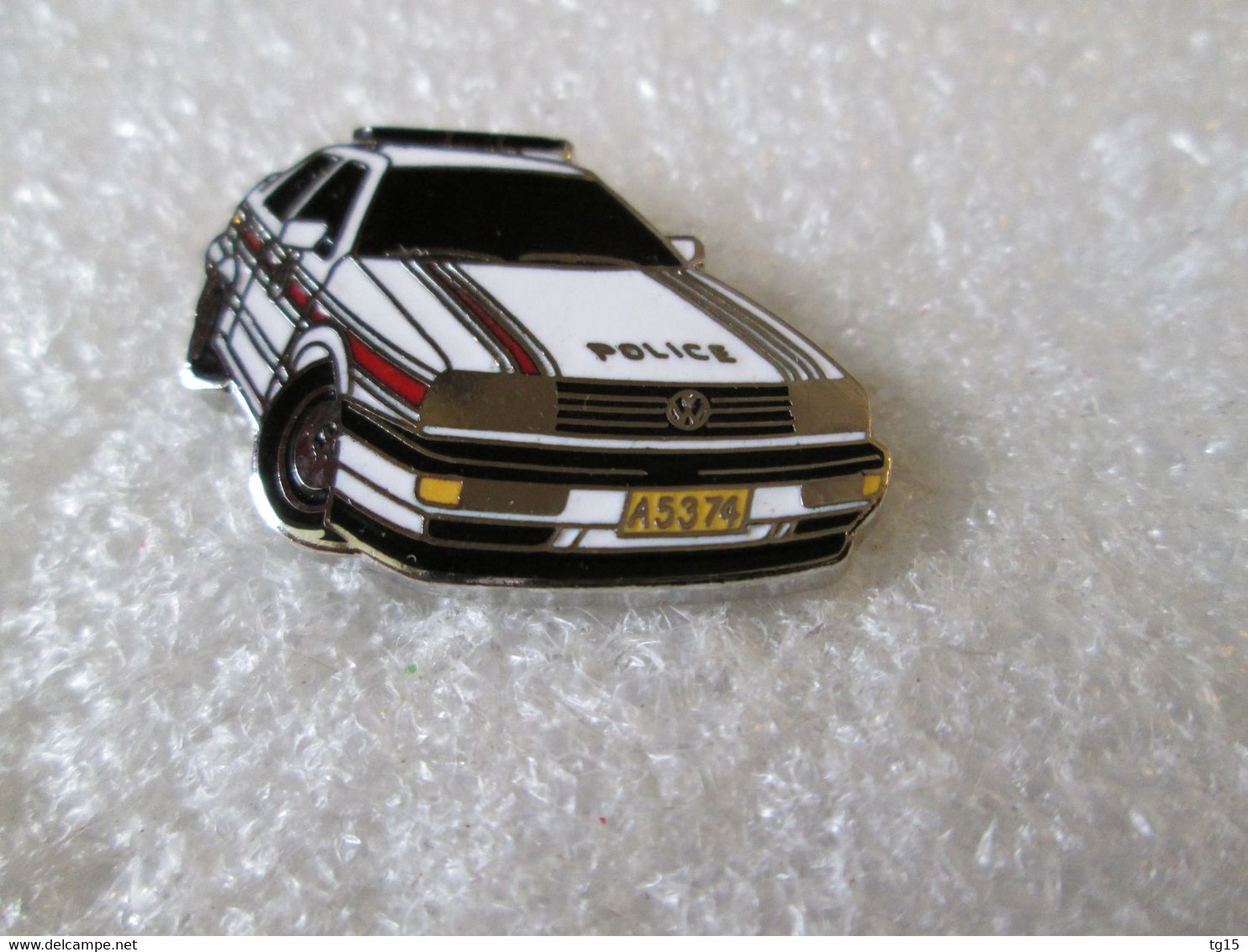 TOP PIN'S VOLKSWAGEN JETTA   POLICE  LUXEMBOURG Email Grand Feu DEHA - Volkswagen