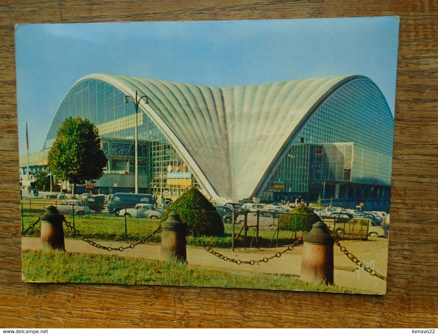 Carte Assez Rare , Le Palais Du Centre National Des Industries Et Techniques " Beaux Timbre Et Cachets " - La Defense