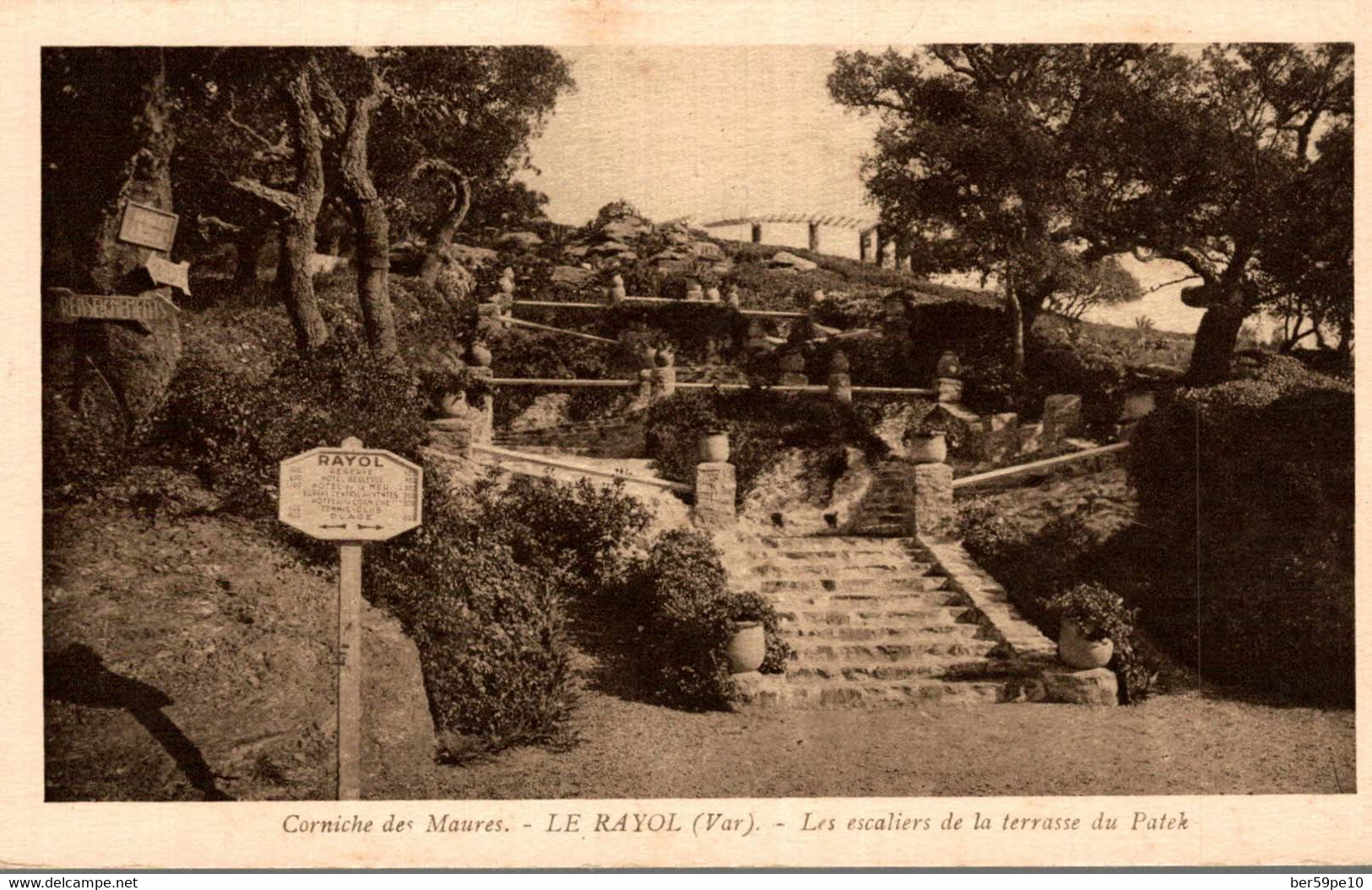 83 LE RAYOL LES ESCALIERS DE LA TERRASSE DU PATEK - Rayol-Canadel-sur-Mer