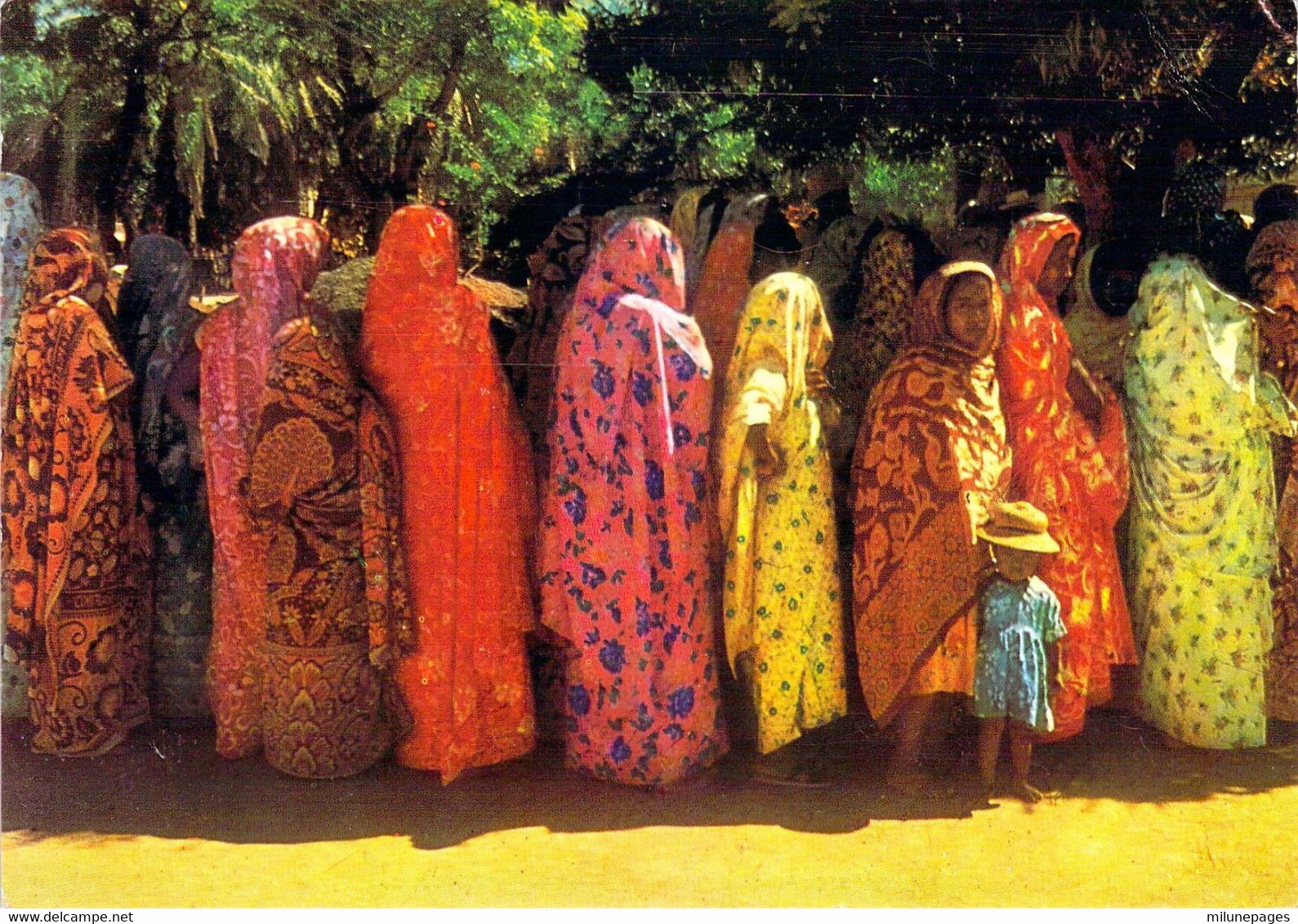 Femmes Sakalaves De La REUNION En Lambas Sur Carte Publicitaire Laboratoires La Biomarine à Dieppe - Reunion