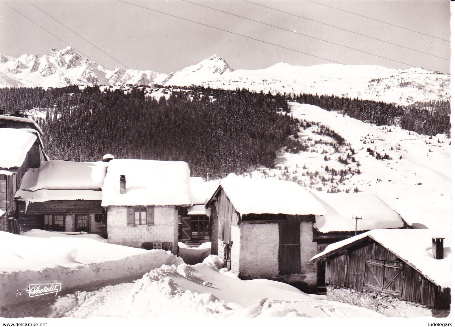 Moriond-Courchevel - Le Vieux Village De Moriond Dominé Par La Station De Courchevel 1850 Et La Piste De La Loze - Courchevel