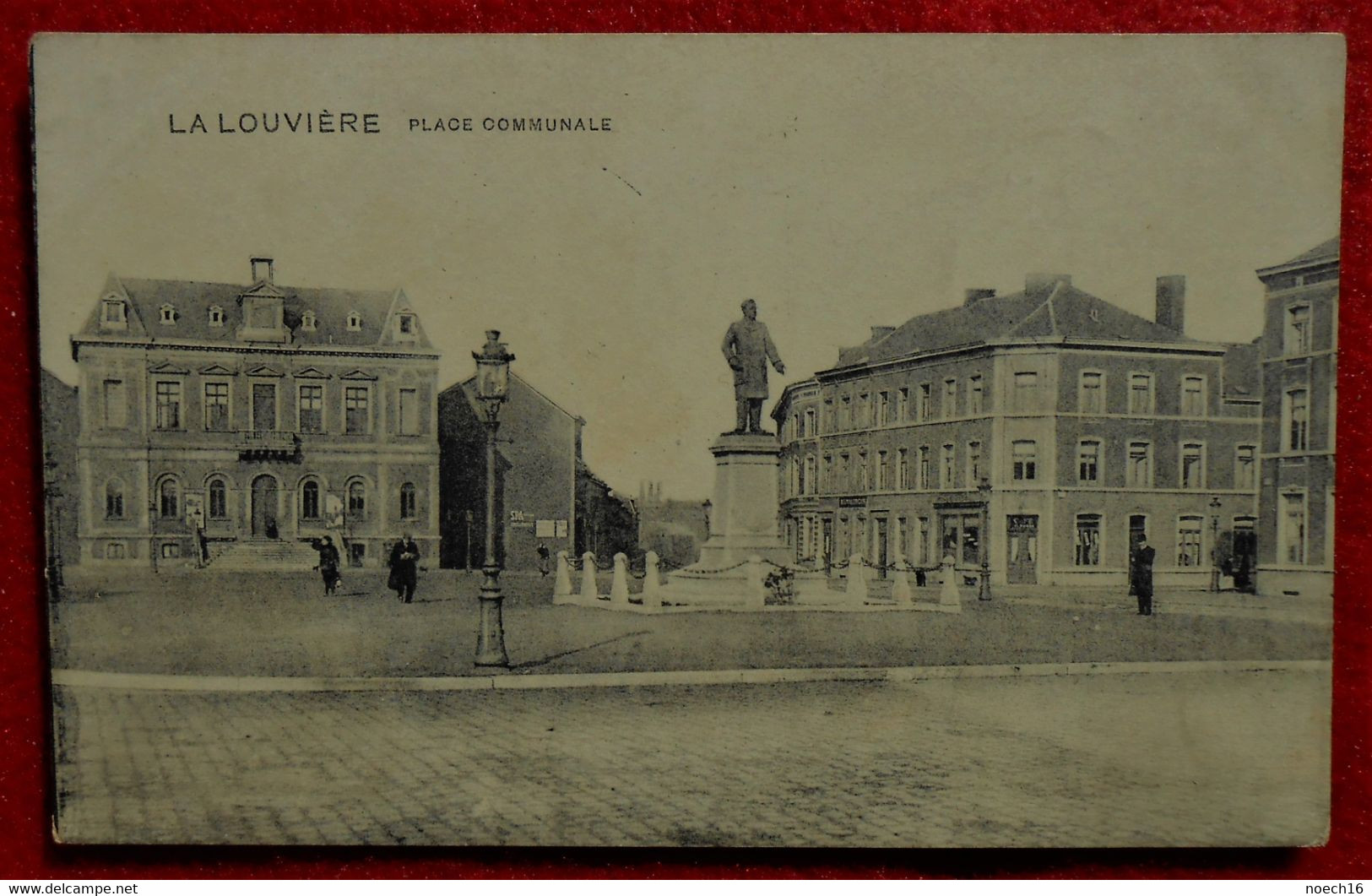 CPA  La Louvière - Place Communale - La Louvière