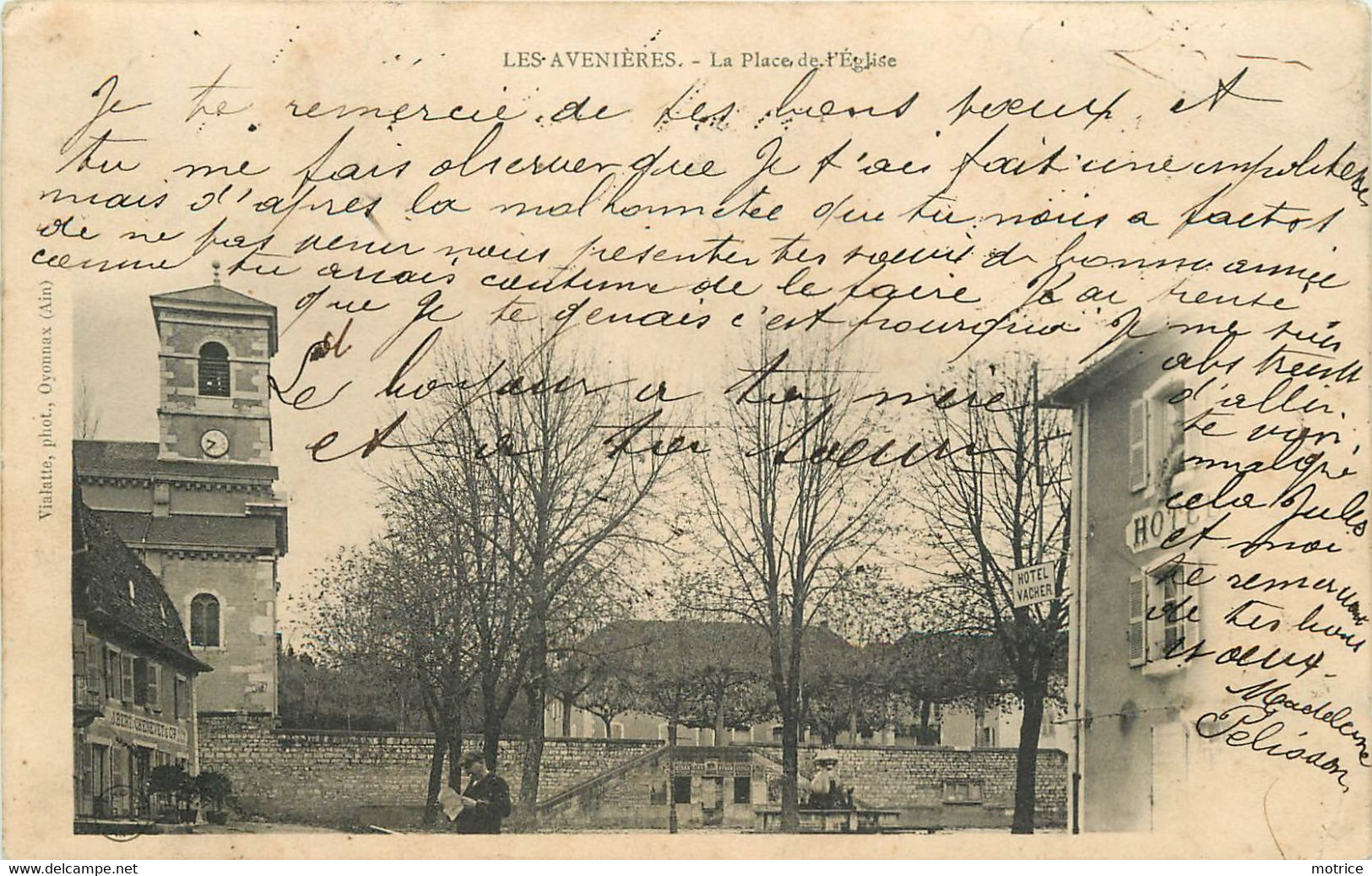 LES AVENIERES - La Place De L'église. (Hôte Vacher) - Les Avenières