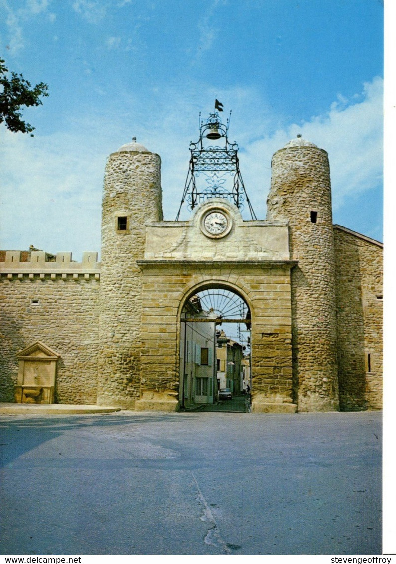 84 Vaucluse Camaret Vielle Porte Le Ravelin 1983 Bourduge Histoire Patrimoine Edifice Horloge Clocher Cloche Tour - Camaret Sur Aigues