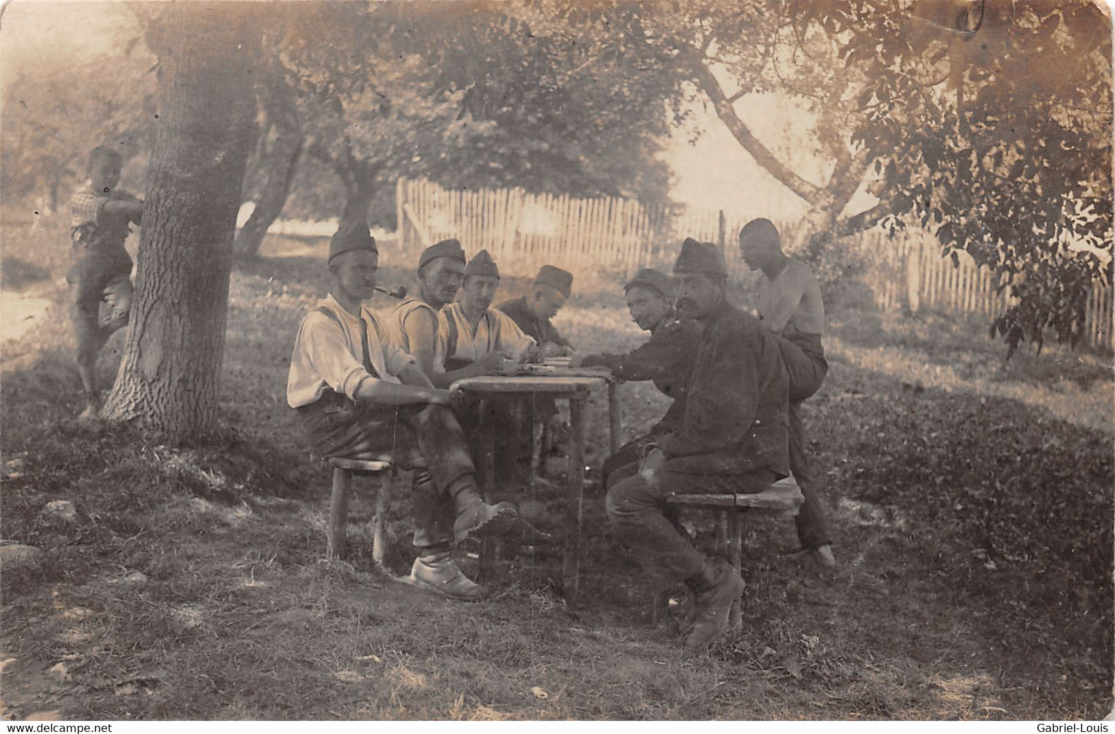 Armée Suisse - Soldats Autour D'une Table  - Militaria - Schweizer Armee - Other & Unclassified