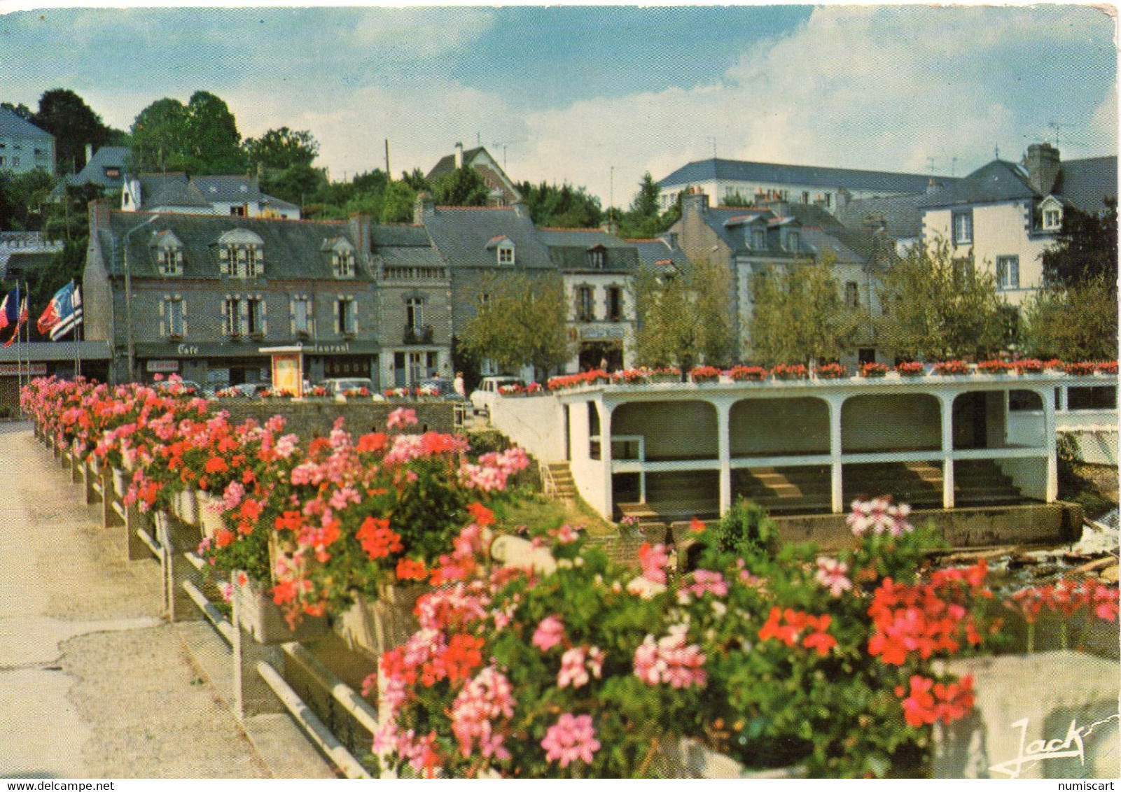 La Gacilly Le Pont Fleuri Sur L'Aff Les Lavoirs - La Gacilly