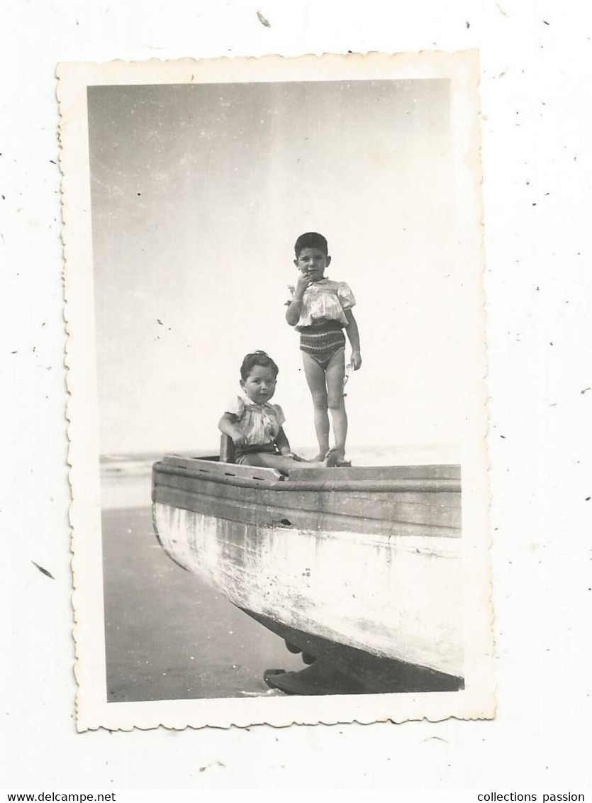 Photographie , 110 X 70 Mm , Enfants ,bateau , Plage De SAINT JEAN DE MONTS ,1950 - Unclassified