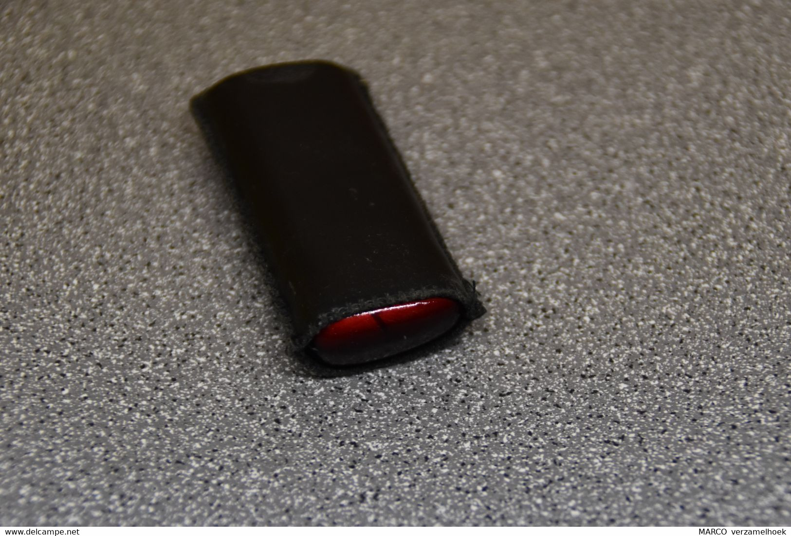 Aansteker - Lighter - Briquet - Accendino: Aansteker Rood Met Hoesje - Autres & Non Classés