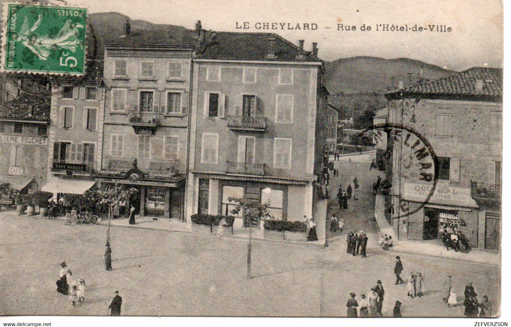 07 LE CHEYLARD VIVARAIS CEVENNES ARDECHE RUE PLACE - Le Cheylard