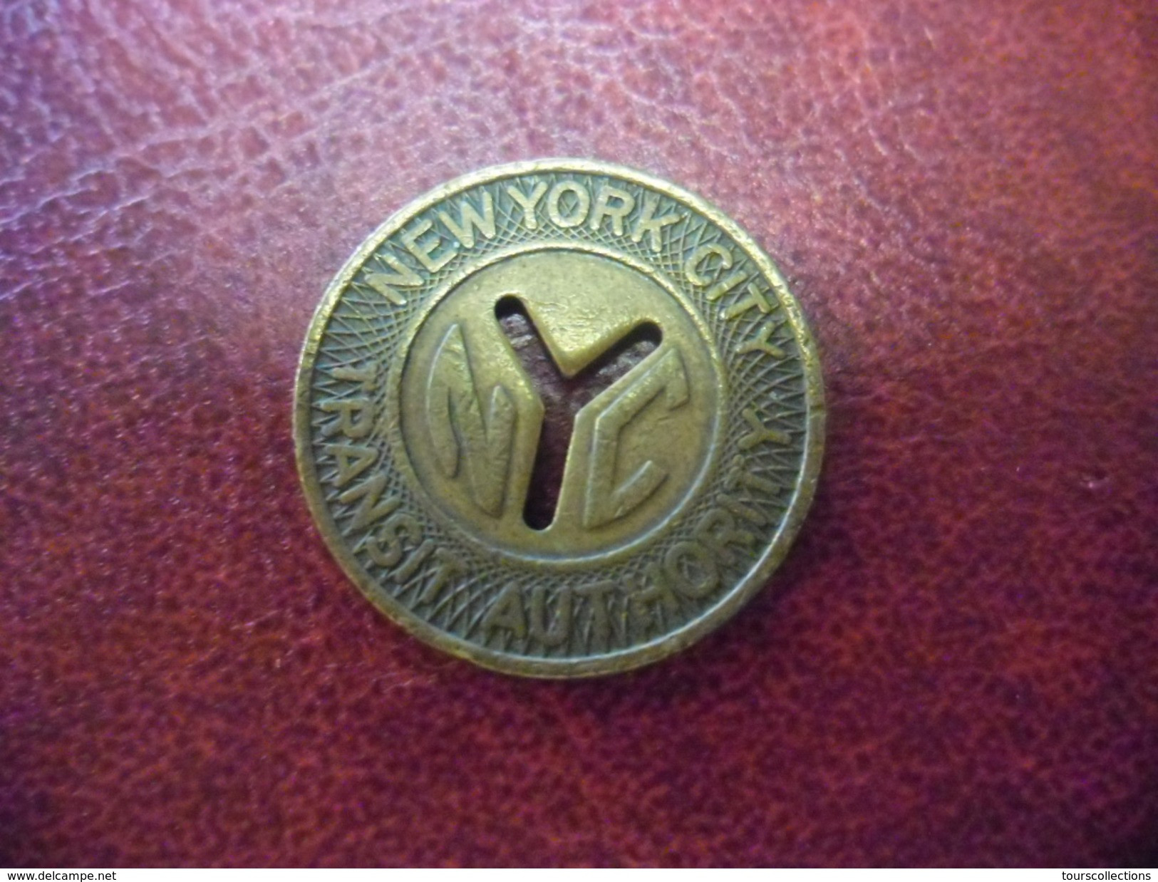 JETON New York City, New York Transit Authority One Fare Transit Token - Subway Métro Vers 1953 à 1970 - Notgeld