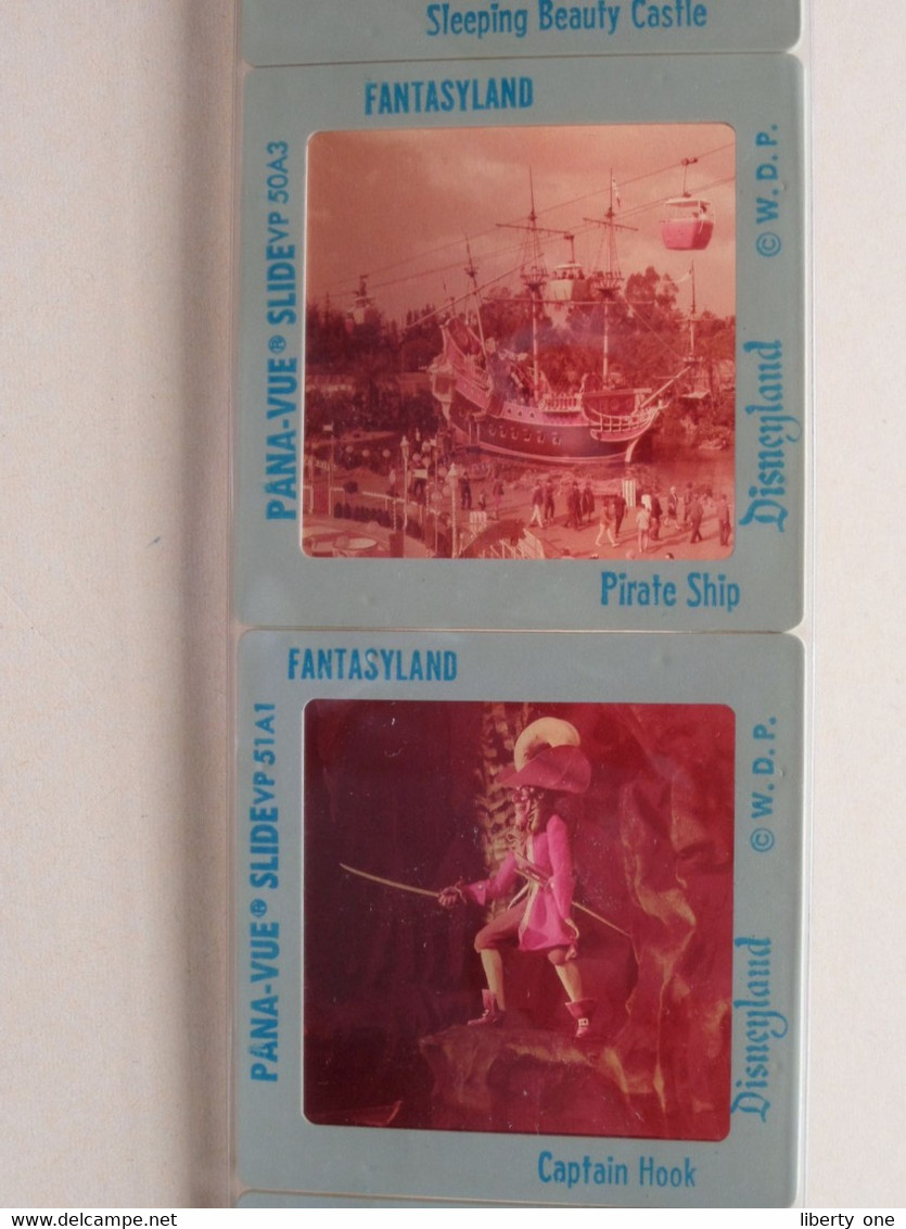 DISNEYLAND - FANTASYLAND ( Set One VP-50 ) Pana-Vue Color Slides By WALT DISNEY Productions ! - Diapositive