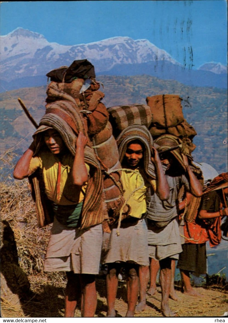 NEPAL - Porteurs - Porters - Background Of The Annapurna - Népal