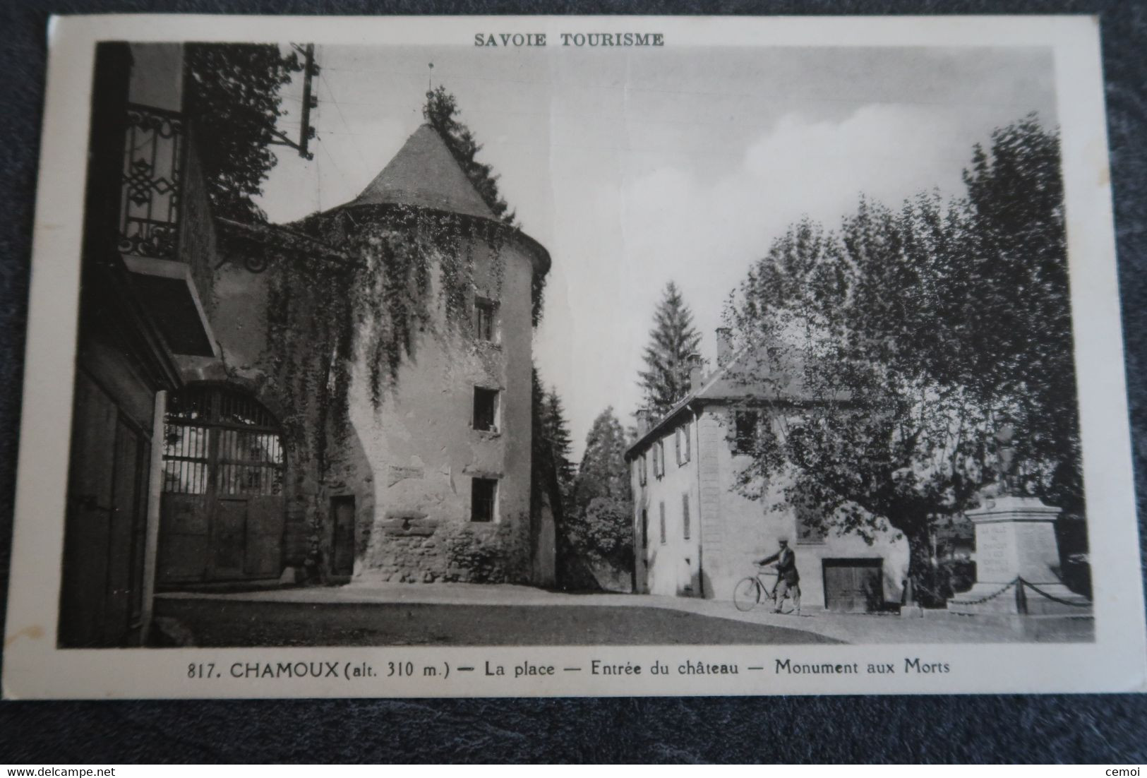 CPSM - CHAMOUX (73) - La Place - Entrée Du Château - Monument Aux Morts - Chamoux Sur Gelon