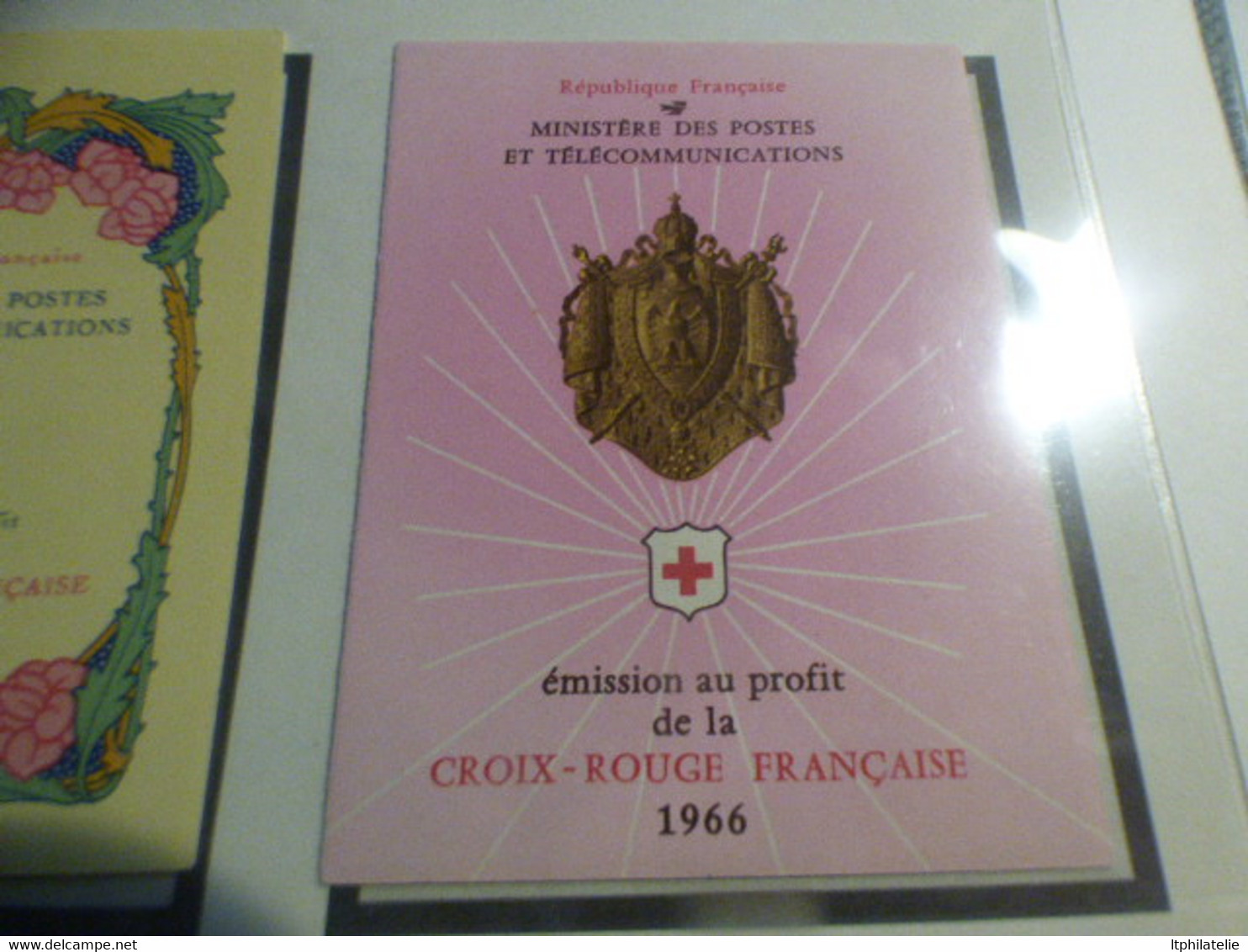 DESTOCKAGE  CARNETS CROIX ROUGE PETITE COLLECTION DE 30 CARNETS CROIX ROUGE DEPUIS 1964 - Croce Rossa