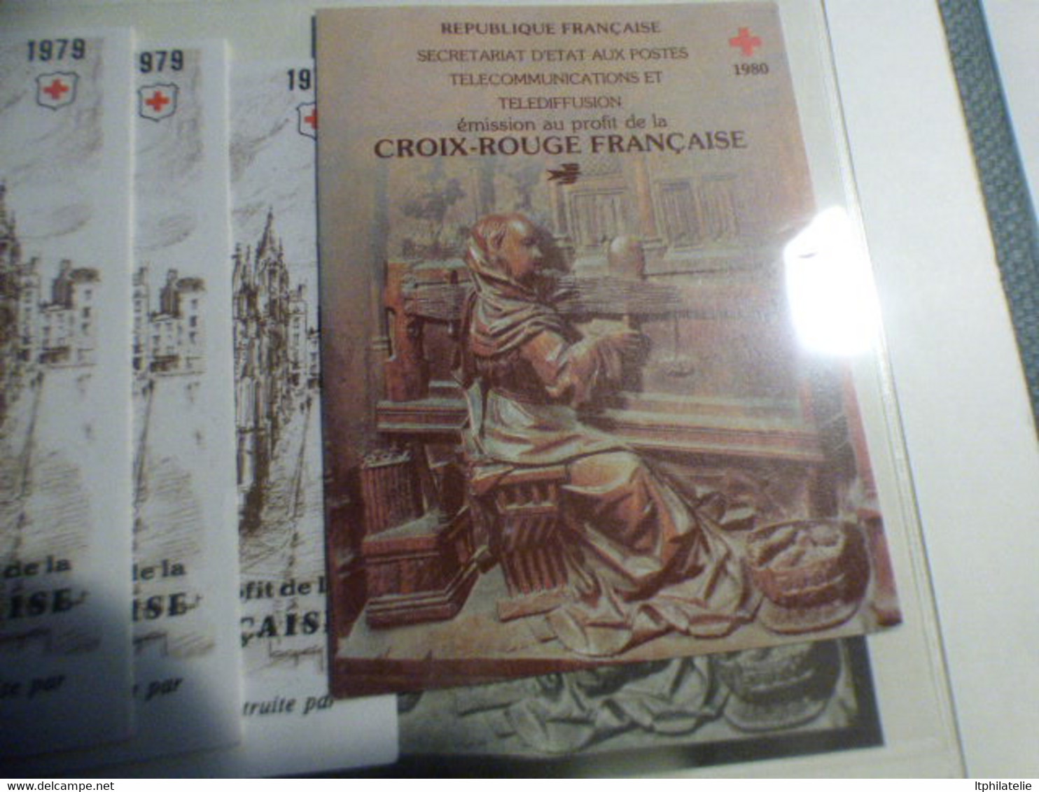 DESTOCKAGE  CARNETS CROIX ROUGE PETITE COLLECTION DE 30 CARNETS CROIX ROUGE DEPUIS 1964