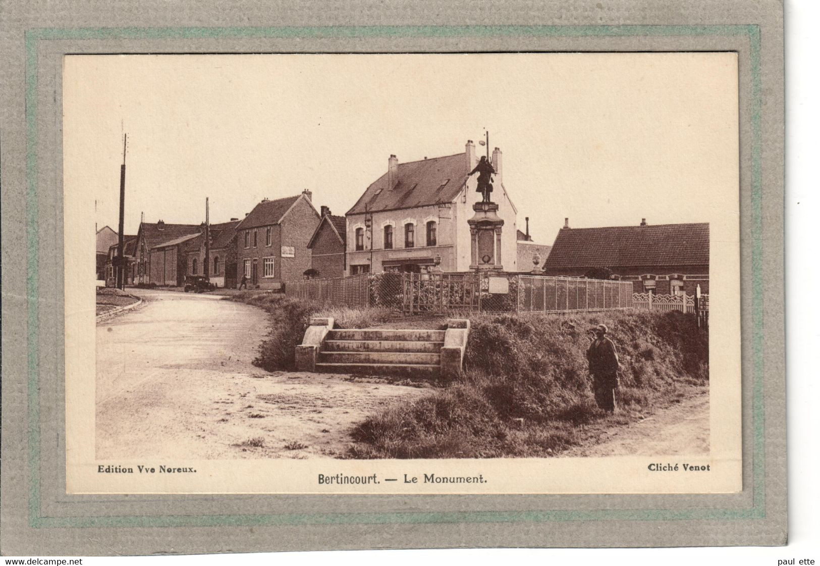 CPA - (62) BERTINCOURT - Aspect Du Monument Aux Morts à L'entrée Du Bourg Dans Les Années 30 - Bertincourt