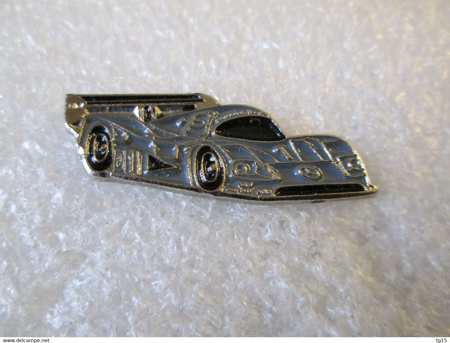 PIN'S     MERCEDES BENZ   SAUBER  C  9 - Mercedes