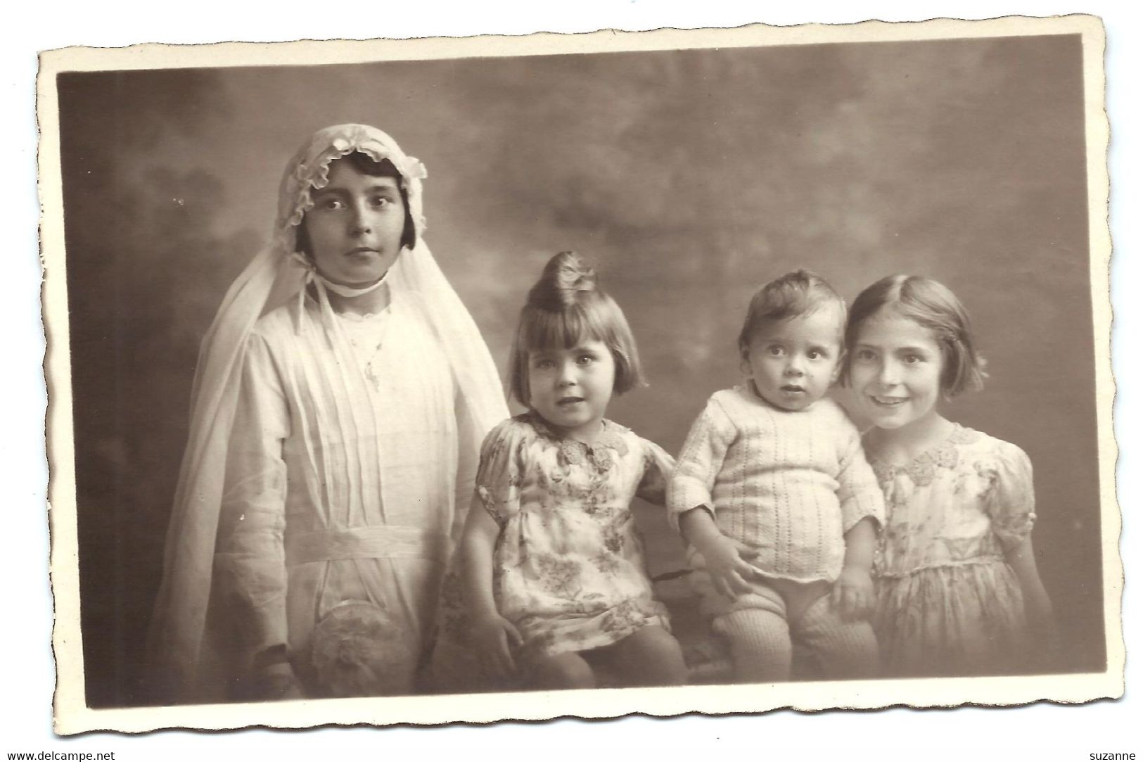 CARTE PHOTO - Enfants De Georges FOSSARD - Dont Georgette (fille Aînée) En Communiante - Genealogy