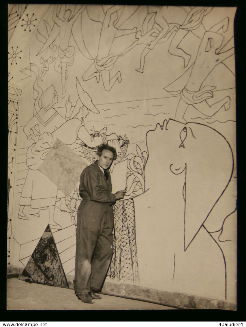 ( Art ) Photo De Presse Originale JEAN COCTEAU DECORE LA CHAPELLE SAINT-PIERRE DE VILLEFRANCHE-SUR-MER 1957 ( 2 ) - Célébrités