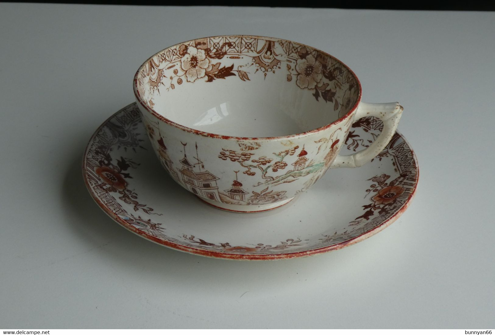 Tasse à thé en porcelaine décorée avec soucoupe et boîte. ca (72.09.17) -  Art From Italy