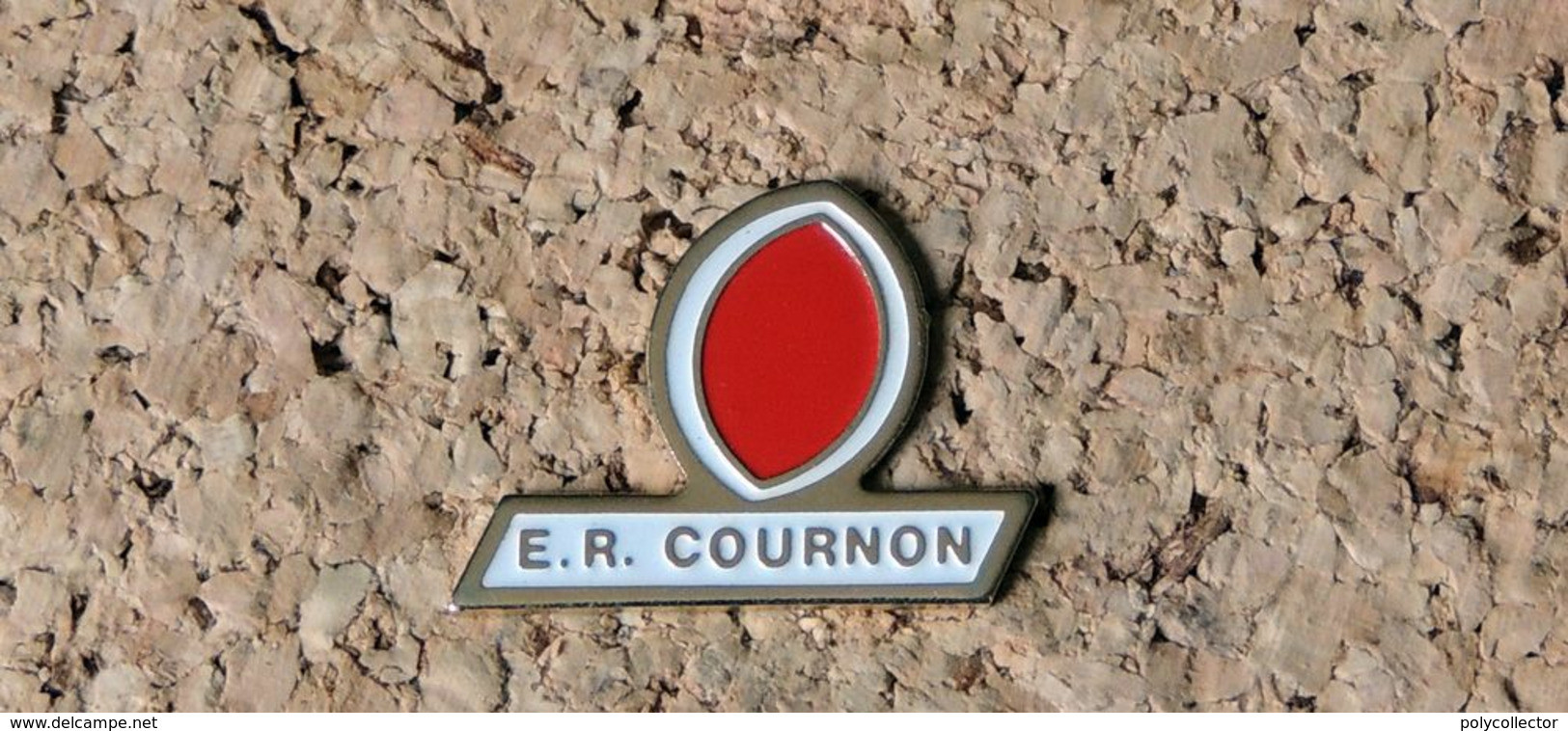 Pin's RUGBY ER COURNON (63) - Peint Cloisonné - Fabricant Inconnu - Rugby