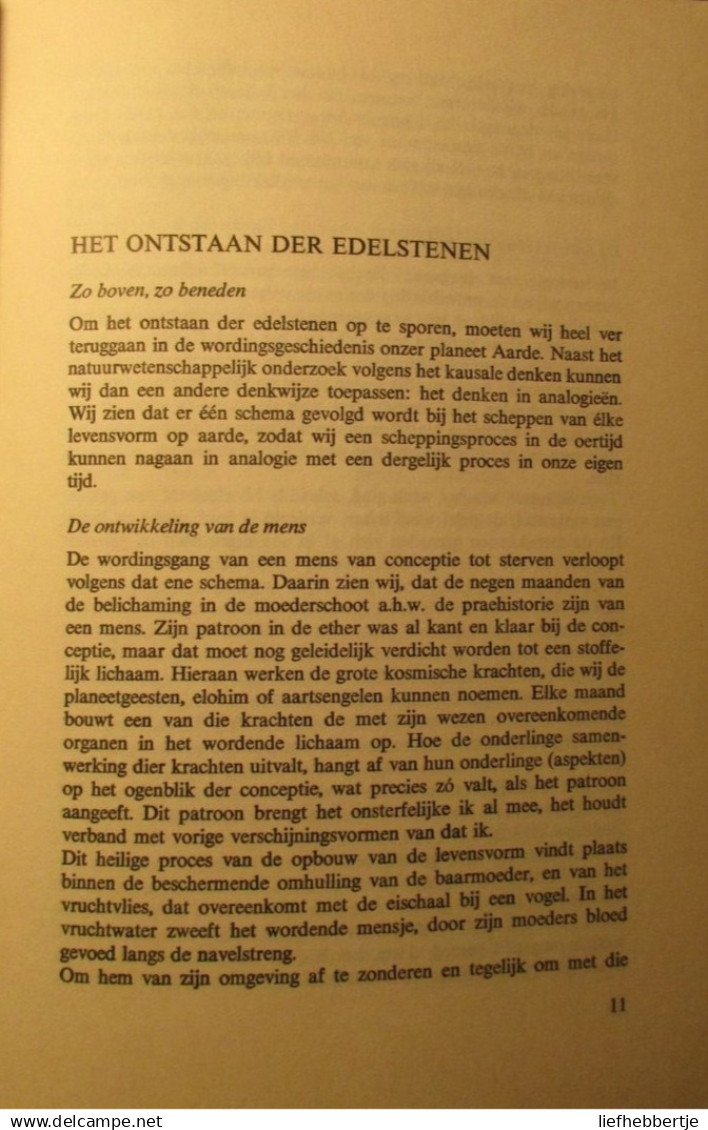 Verborgen krachten der edelstenen - door Mellie Uyldert - occulte krachten - magie astrologie geneeskunde religie