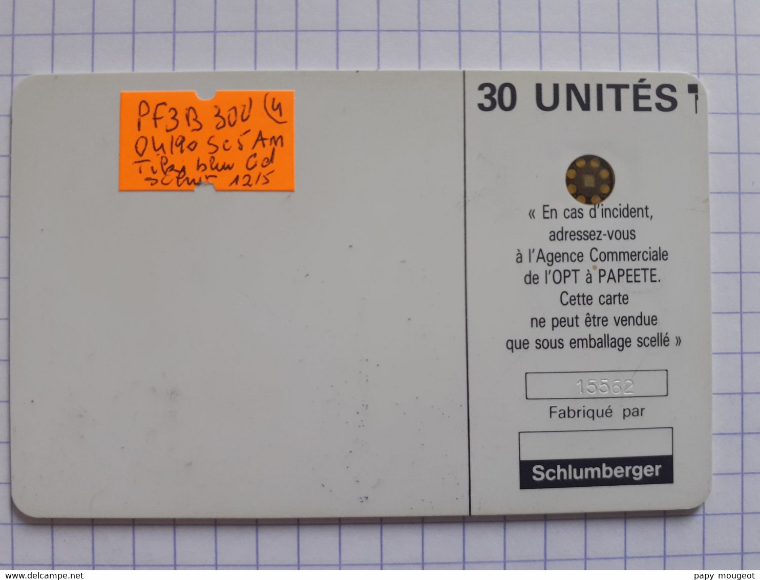 PF3B 30U 04/90 SC5an N°15562 Petit Embouti Grand Logo Schlumberger - Tiki Bleu - Cote 12/5€ - Polynésie Française
