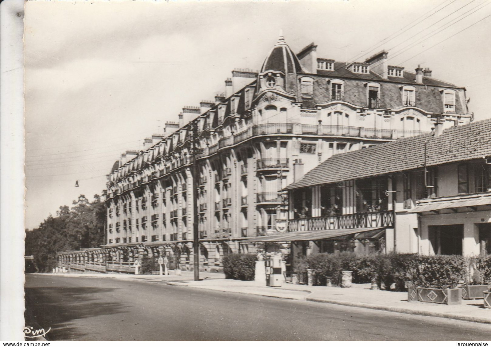 60 - CHANTILLY - Le Square Des Aigles - Chantilly