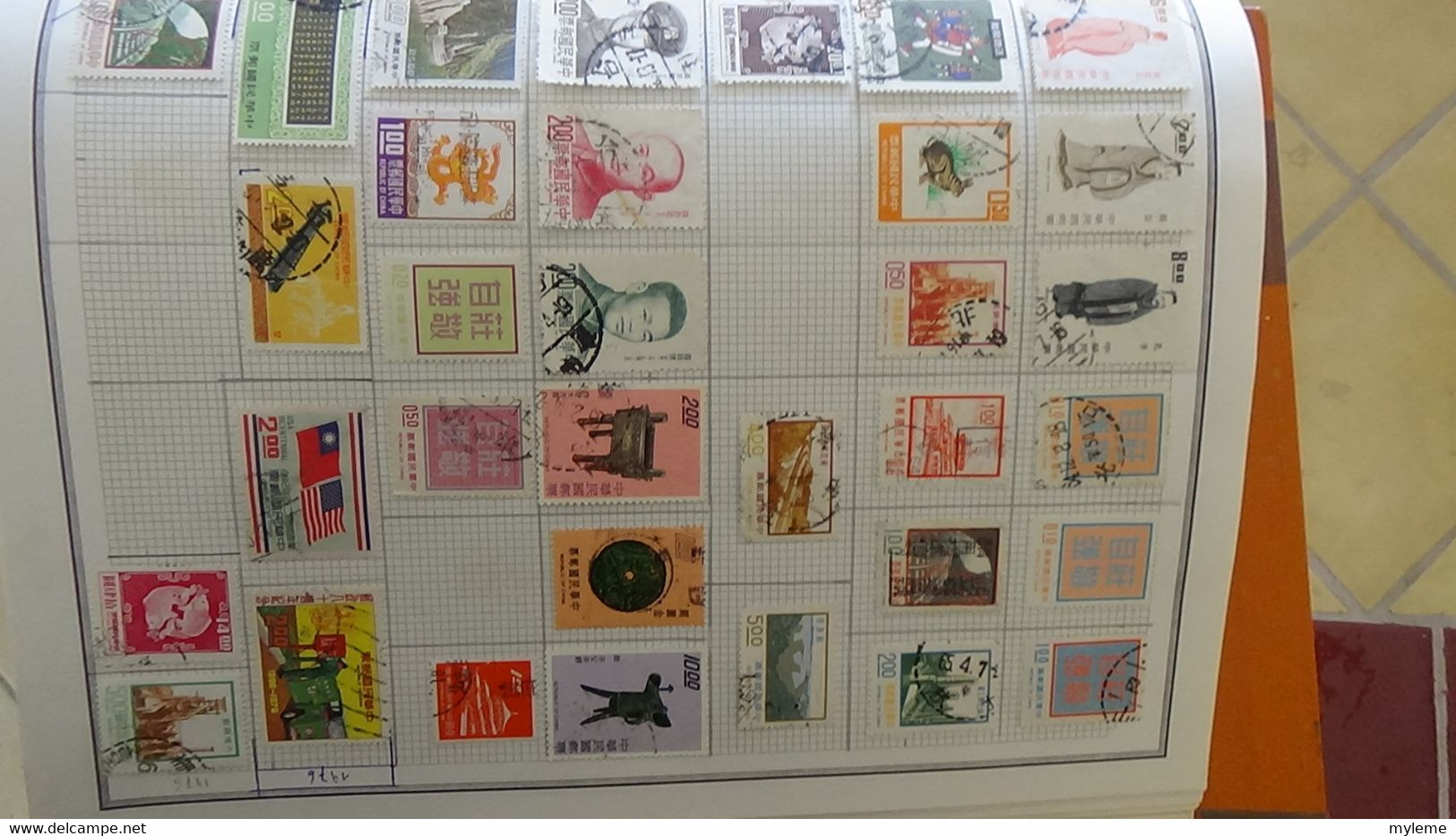 R31 Sur feuilles de cahier timbres Corée, Hong-Kong, Indes, Indochine . Port offert à 50 % pour la France