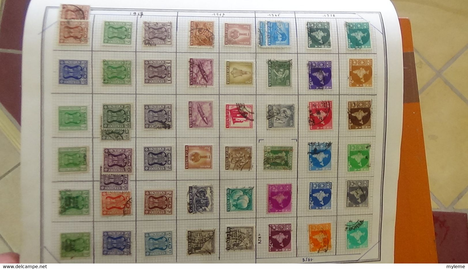 R31 Sur feuilles de cahier timbres Corée, Hong-Kong, Indes, Indochine . Port offert à 50 % pour la France