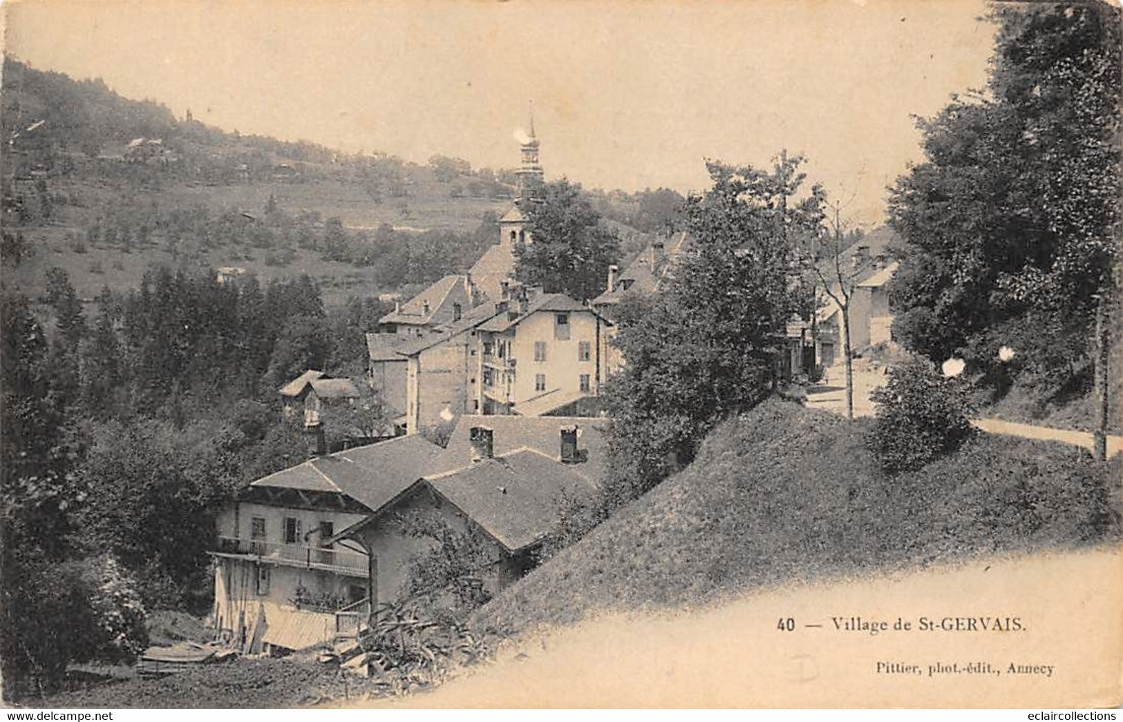 Saint Gervais Les Bains        74         Le Village    N° 40          (voir Scan) - Saint-Gervais-les-Bains