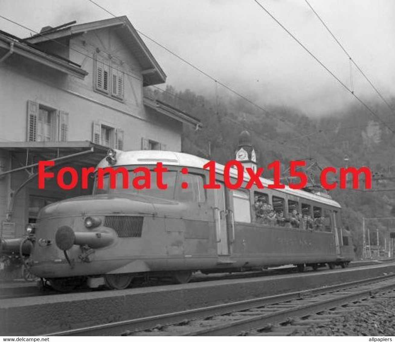 Reproduction Photographie Ancienne Du Train "Red Arrow" De Lucerne à Airolo En Suisse En 1949 - Sonstige & Ohne Zuordnung