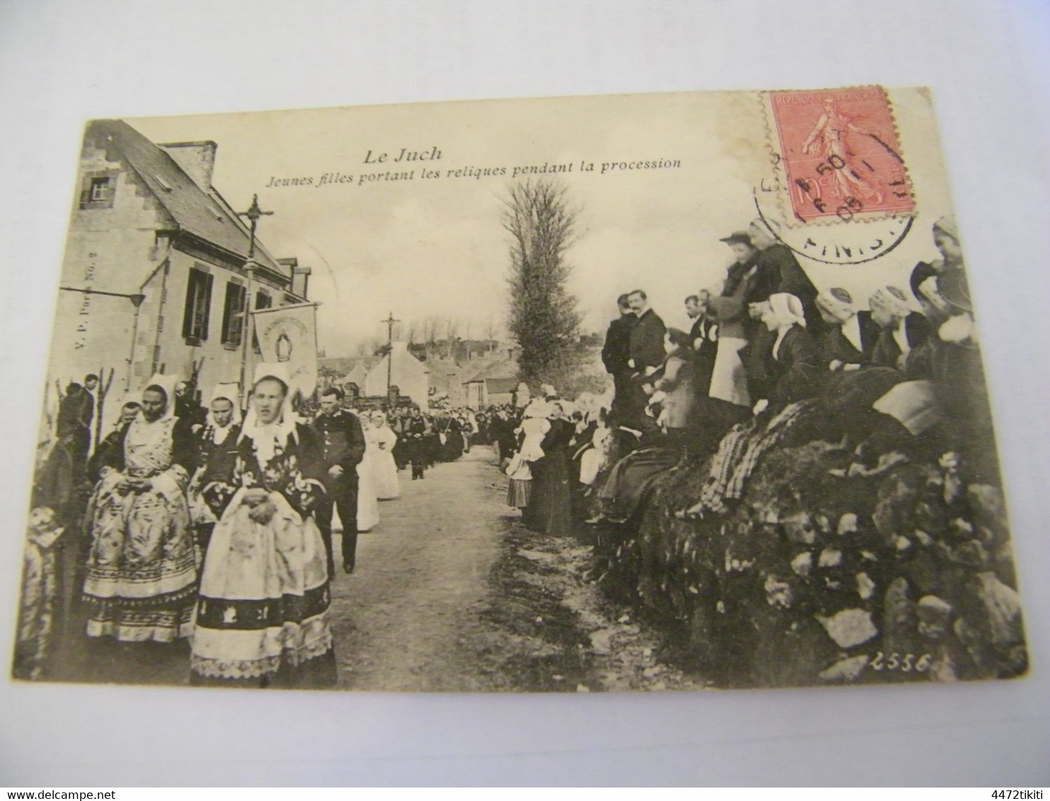 CPA - Le Juch (29) - Jeunes Filles Portant Les Reliques Pendant La Procession - 1905 - SUP - (EO 85) - Autres & Non Classés