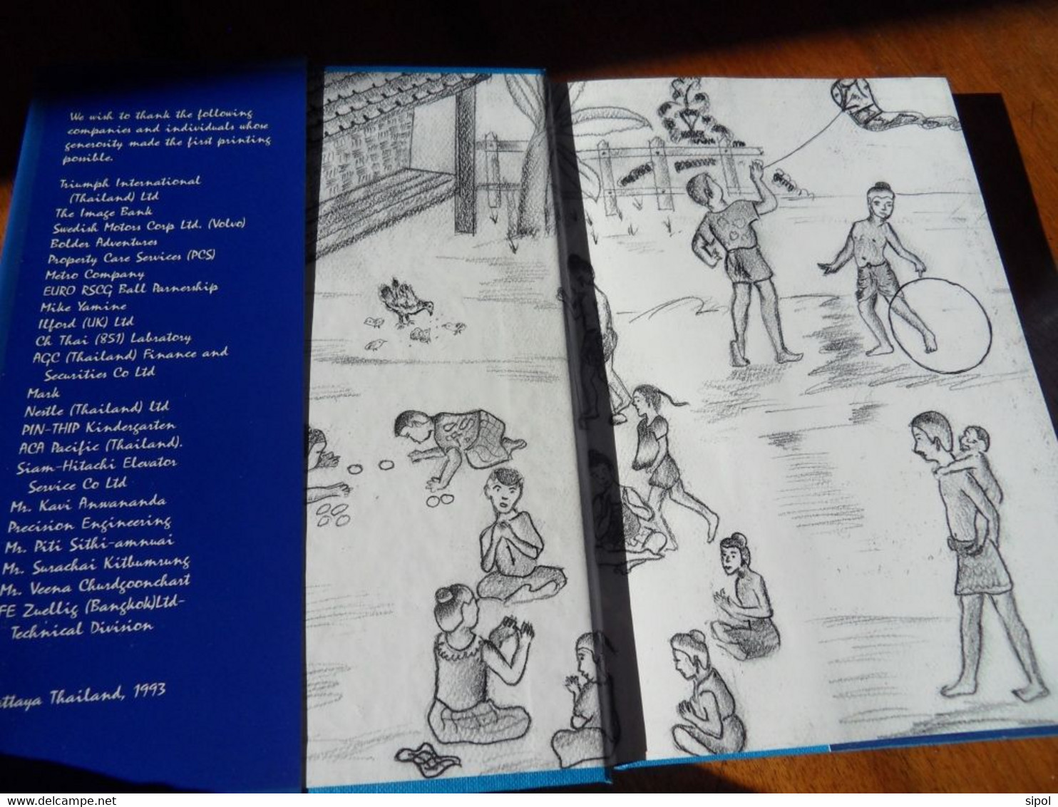 Thoughts from the Pattaya Orphanage P. knights & McGeown 160 pages Nombreuses photos  d enfants