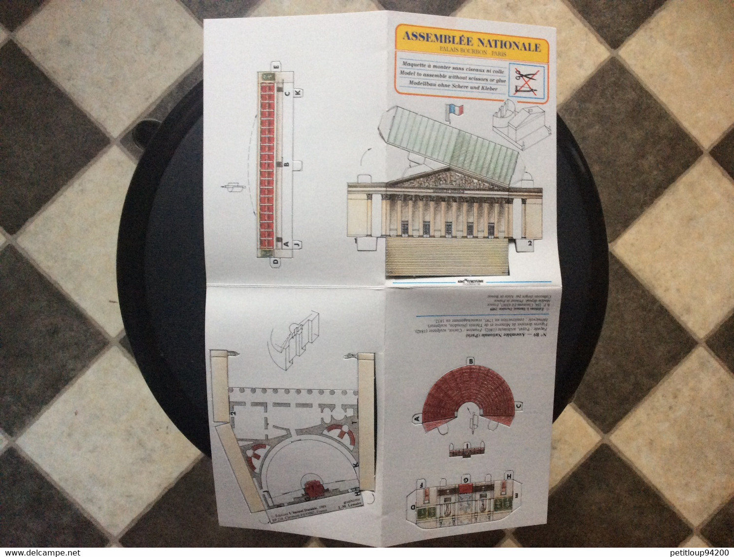 2 MAQUETTES DÉCOUPAGE  *ASSEMBLEE NATIONALE Palais Bourbon  PARIS  *SACRE CŒUR  Paris  CARBOARD MODEL  Annees 1987 1989 - Kartonmodellbau  / Lasercut