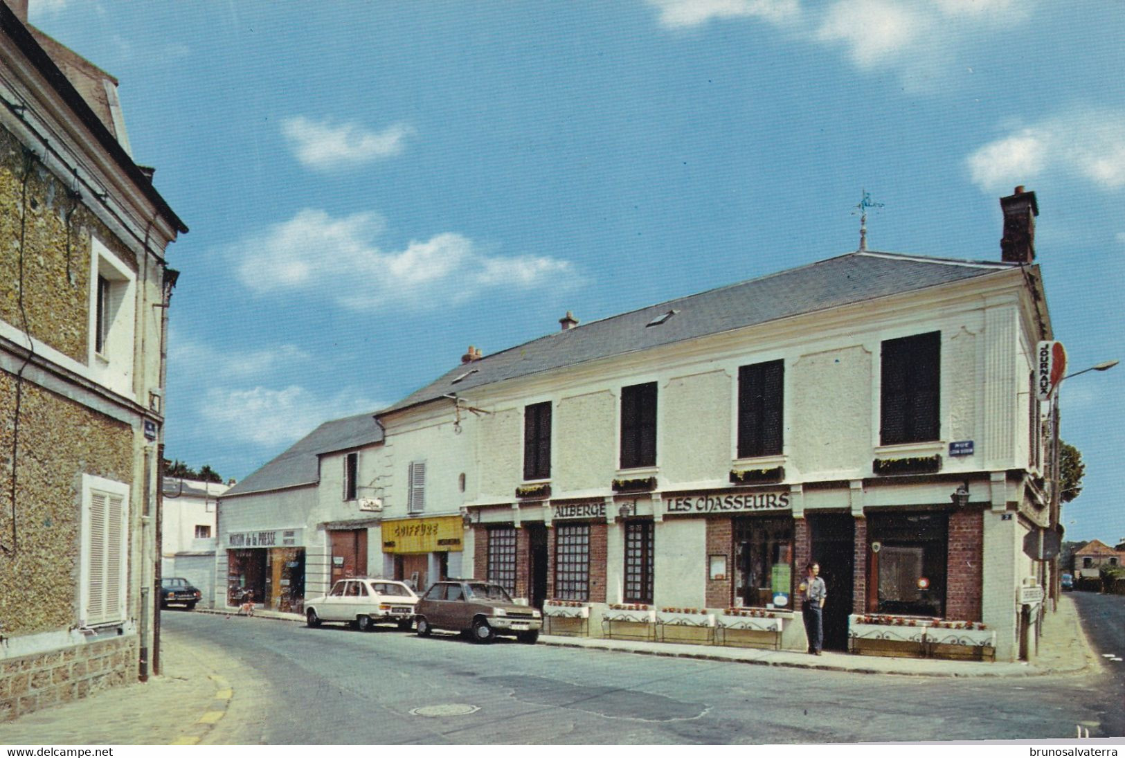 LE MESNIL SAINT-DENIS - Centre Ville : L'Auberge Des Chasseurs - Le Mesnil Saint Denis